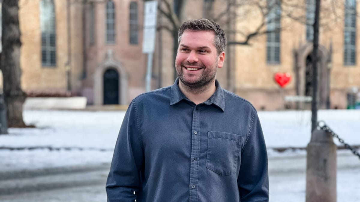 Bilde av Robert Quidding på Karl Johan, mot Oslo Domkirke