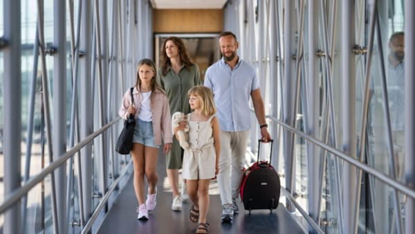 Kommersiellt foto av en barnefamilie