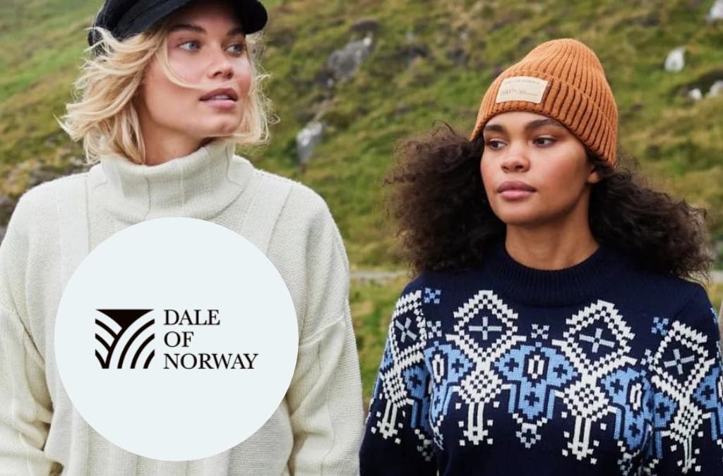 Bilde fra Dale of Norway. To kvinner i strikkede gensere.