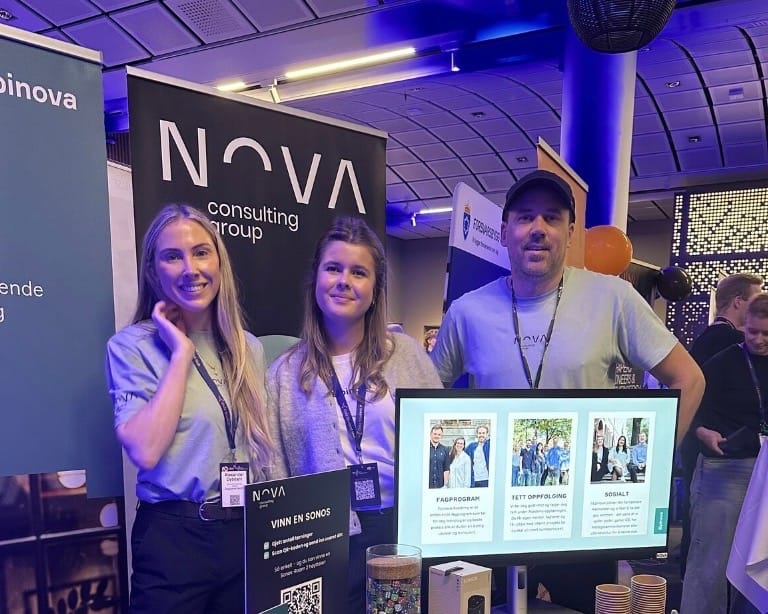 Selma representerer Epinova på OsloMet sin karrieredag.