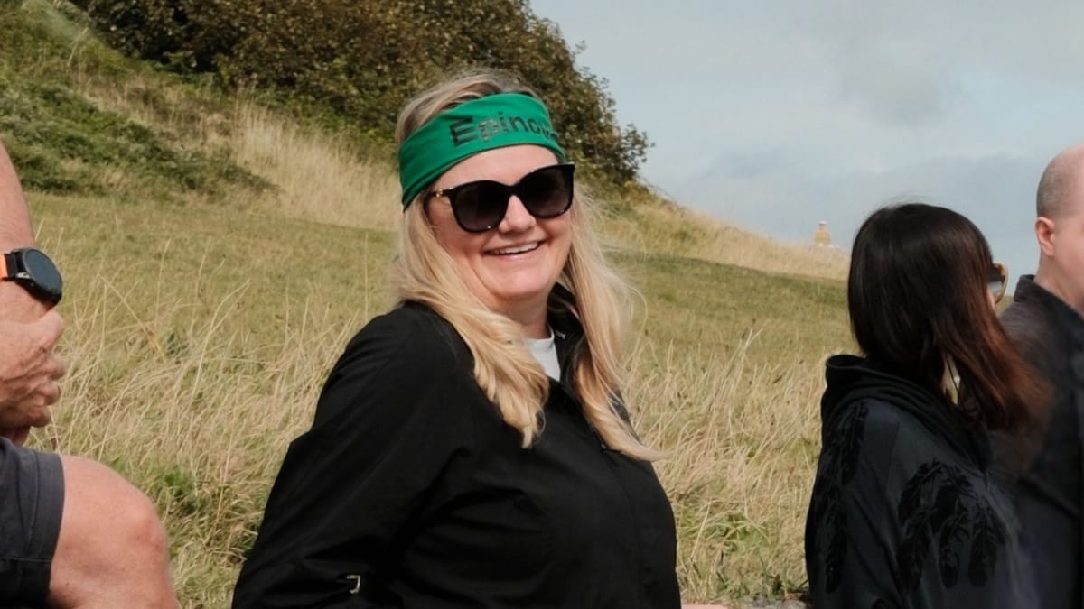 Birgitte på stranden i ved hotellet utenfor Dublin