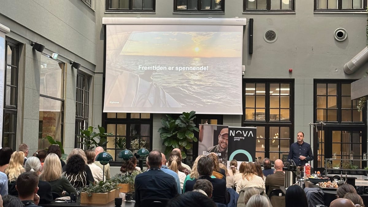 Kristian Borg presenterer og snakket om at fremtiden er spennende