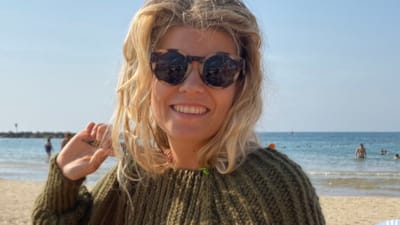 Henriette Rasch på stranden