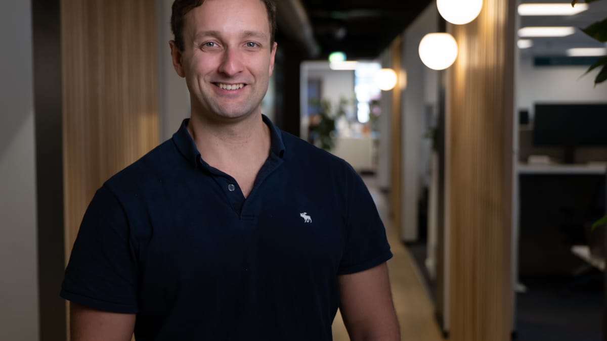 Bilde av Robin på Epinovakontoret