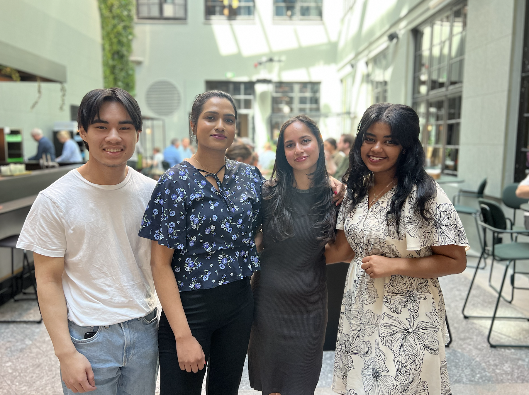 Gruppebilde av Danny, Santhia, Sumita og Kiya.